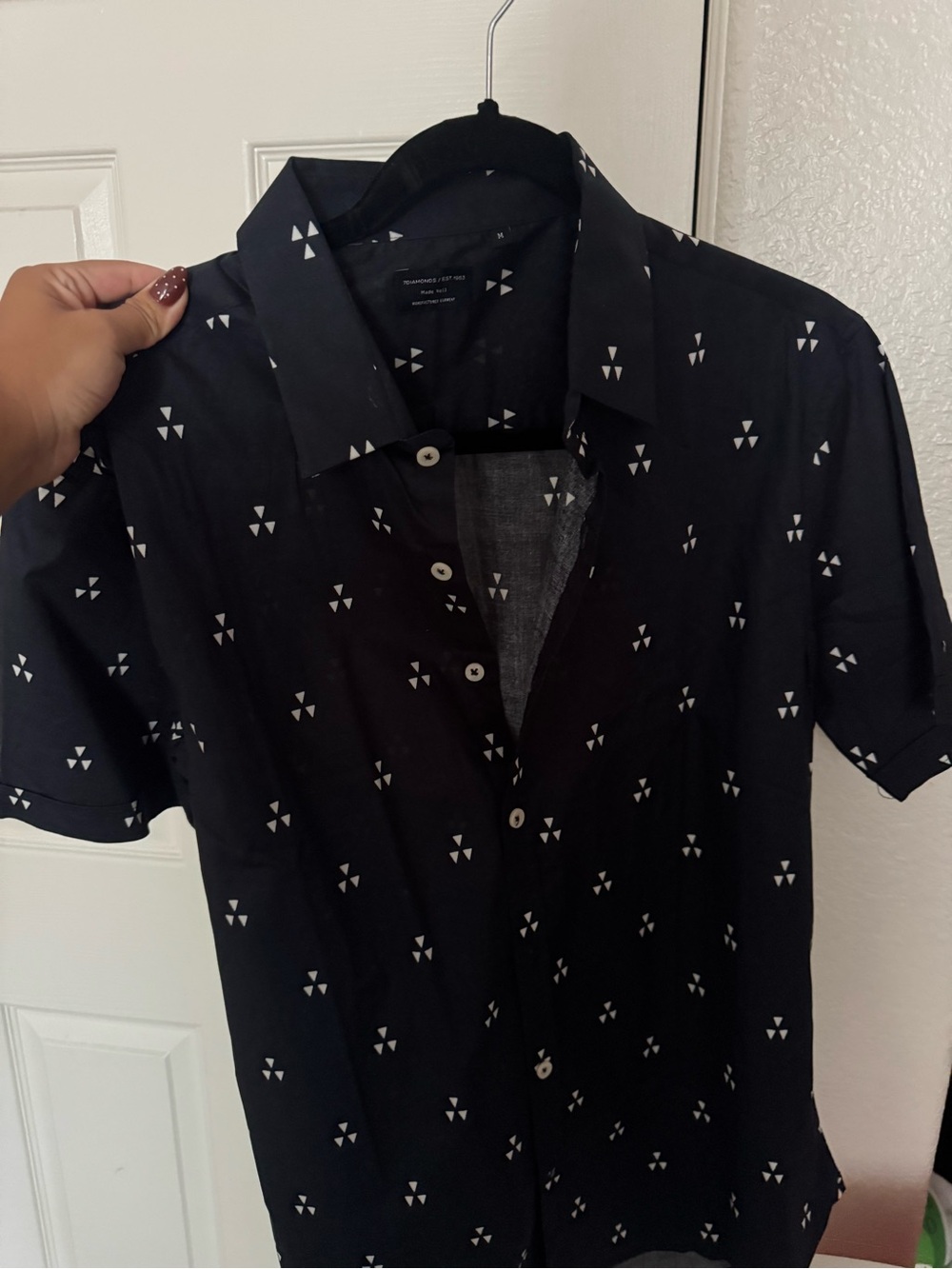 Men's 7Diamonds Black Short-Sleeve Button-Up Shirt with White Geometric Print